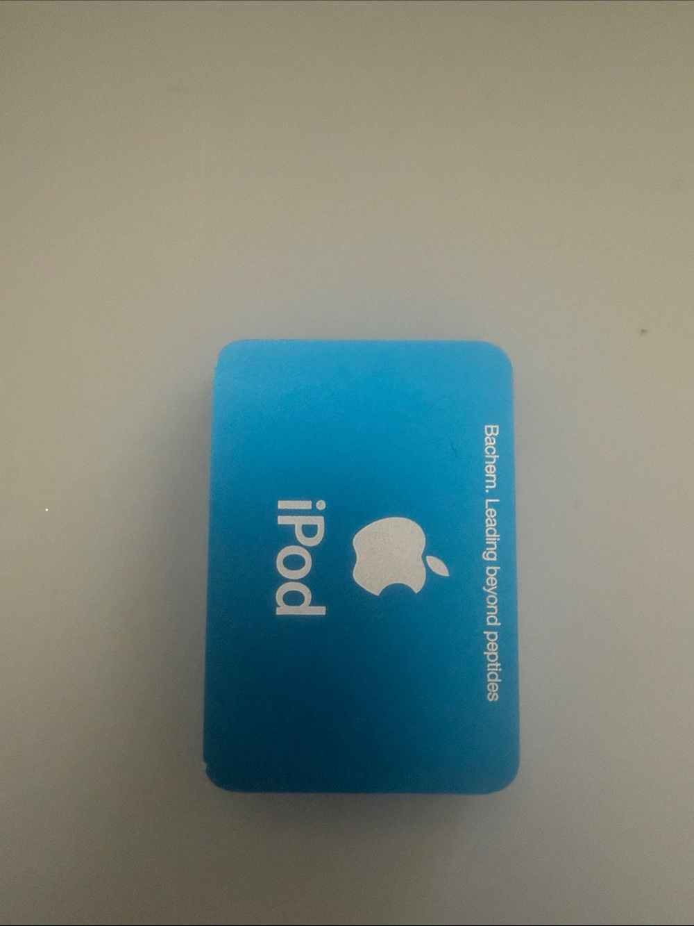 Apple iPod shuffle 2GB Blue (4th Generation) - Picture 2 of 11